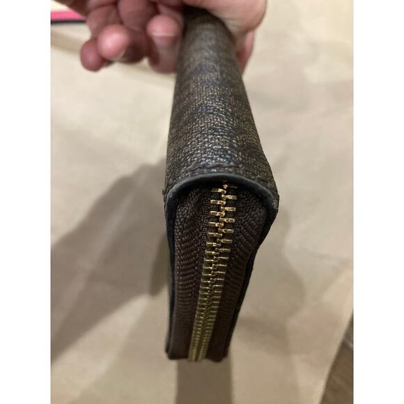 MICHAEL KORS LARGE SIGNATURE SAFFIANO LEATHER WALETT (ASIS) - Picture 5 of 14